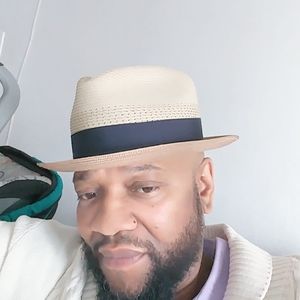 Meet your Posher, Derrick